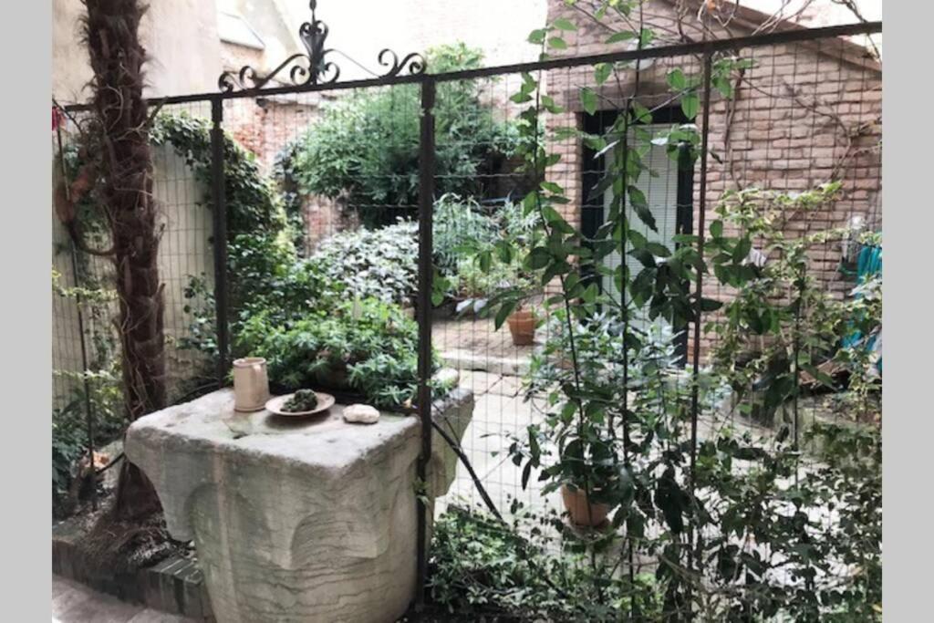 Appartamento Tipico Con Corte Privata Venedig Exteriör bild